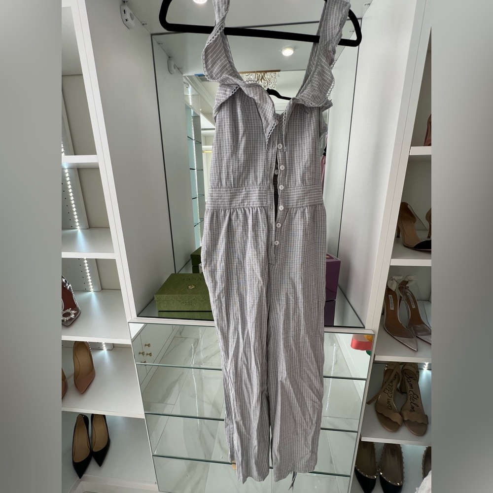 Gravjumpsuit With Ruffle Neck Design